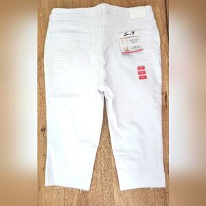 NEW WOMEN'S CAPRI PANTS SEVEN 7 WHITE COLOR SIZE 14 STRETCH.